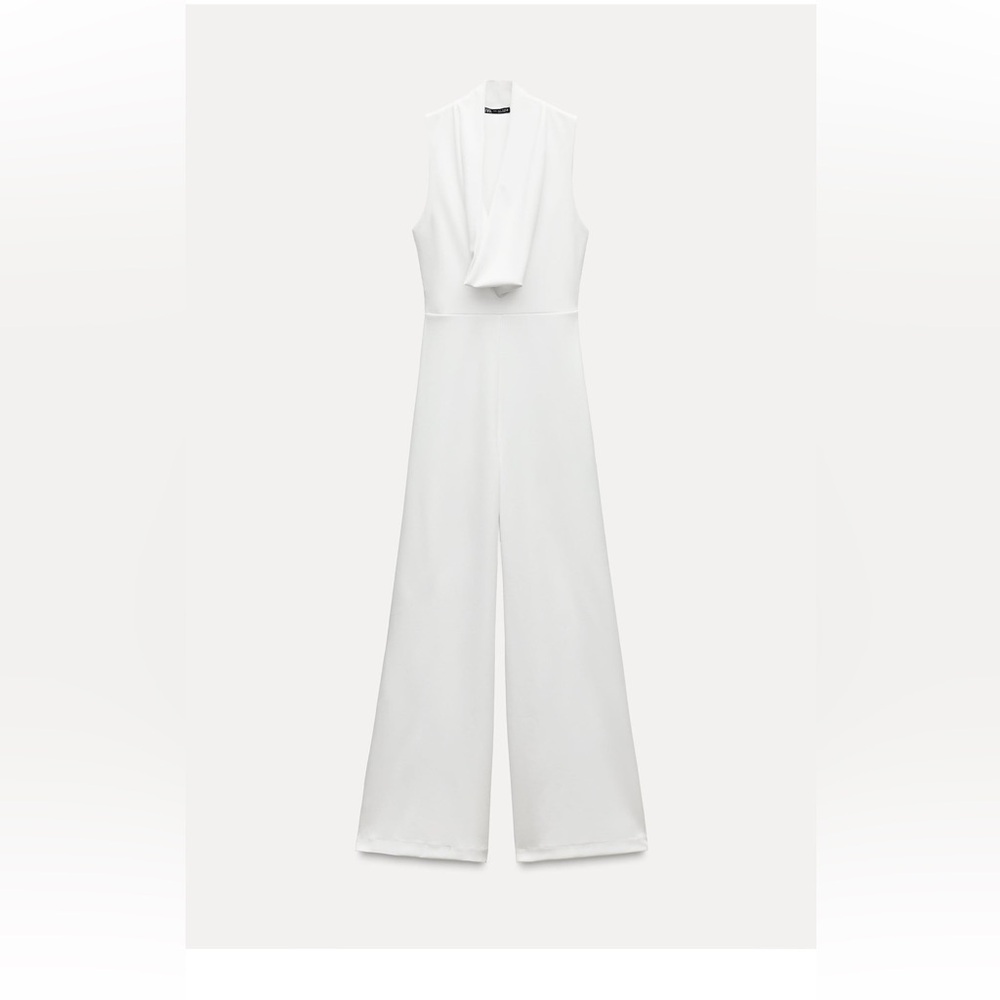 Flowy neckline crepe jumpsuit